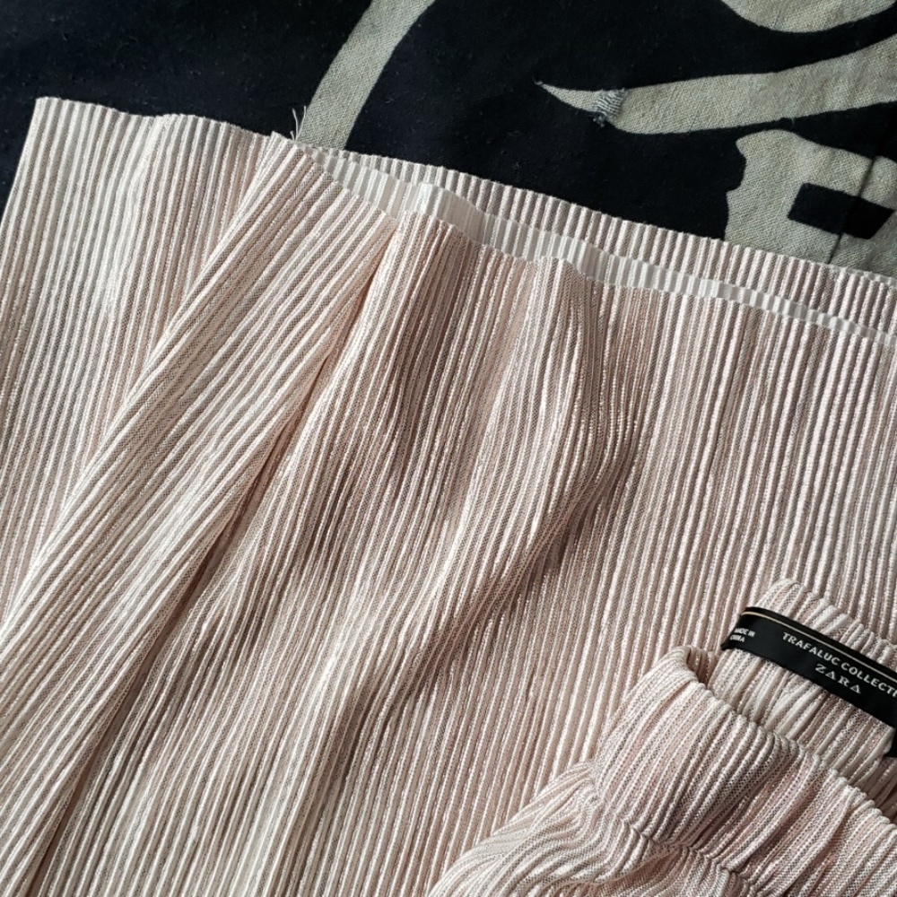 ZARA fine -pleated wide-leg crop bottoms! - Picture 3 of 7